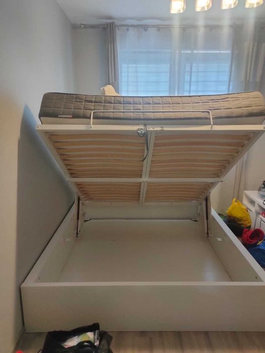 Używane łóżko podwójne z materacem z Ikei 180-200 sm