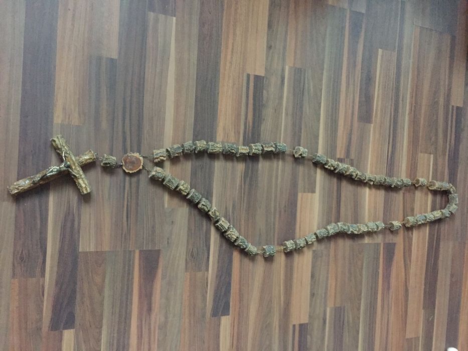 Crucifixo em madeira tratada