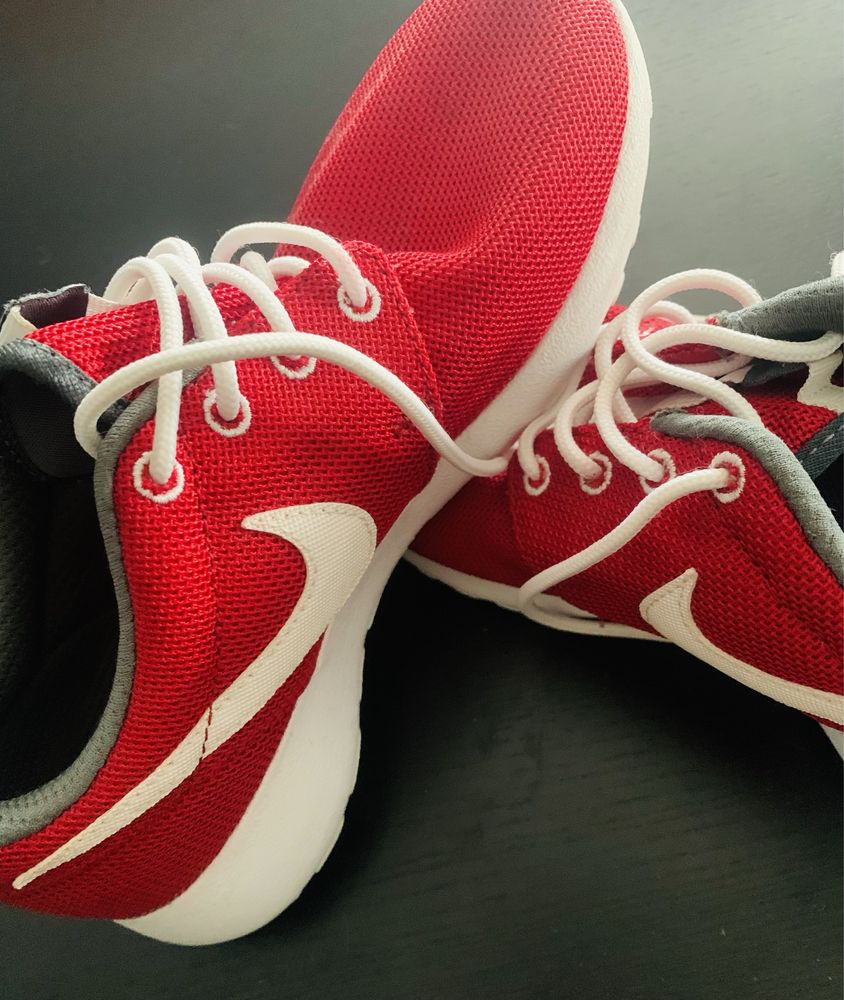 Nike Roshe One “Gym Red”