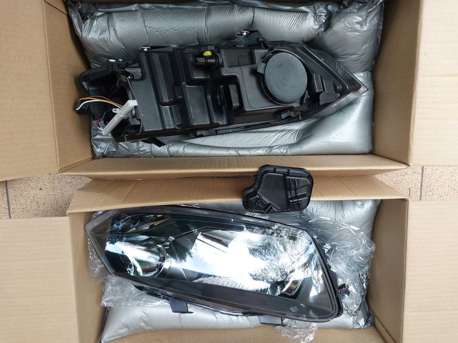 VW POLO 6R komplet lamp przednich NOWE H4