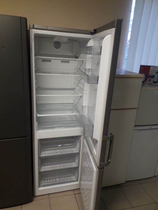 Холодильник . Samsung привезений з Європи