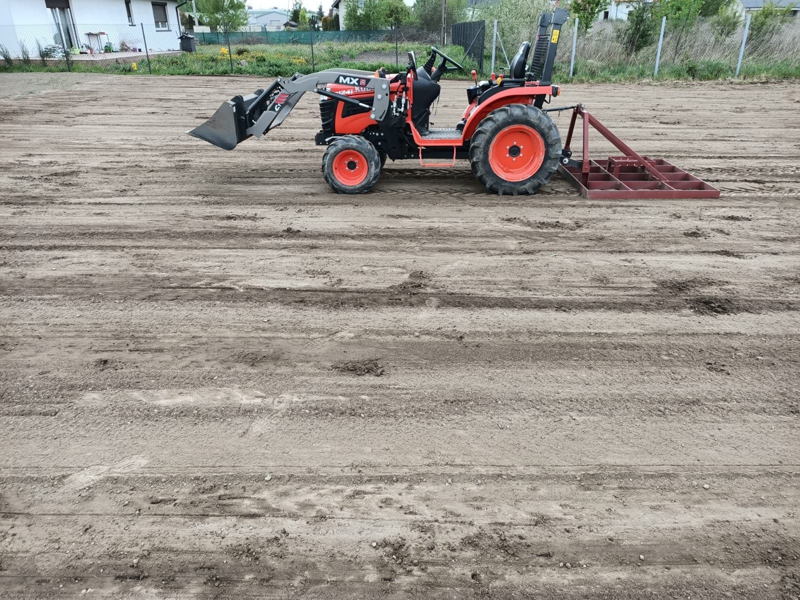 Usługi minikoparką,  glebogryzarką separacyjną,  rozwożenie ziemi,