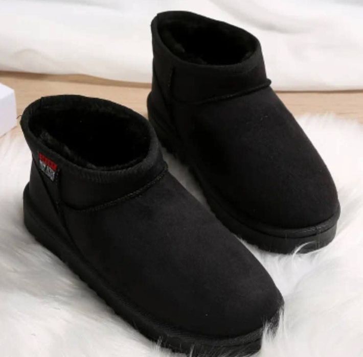 Уггі коричневі та чорні