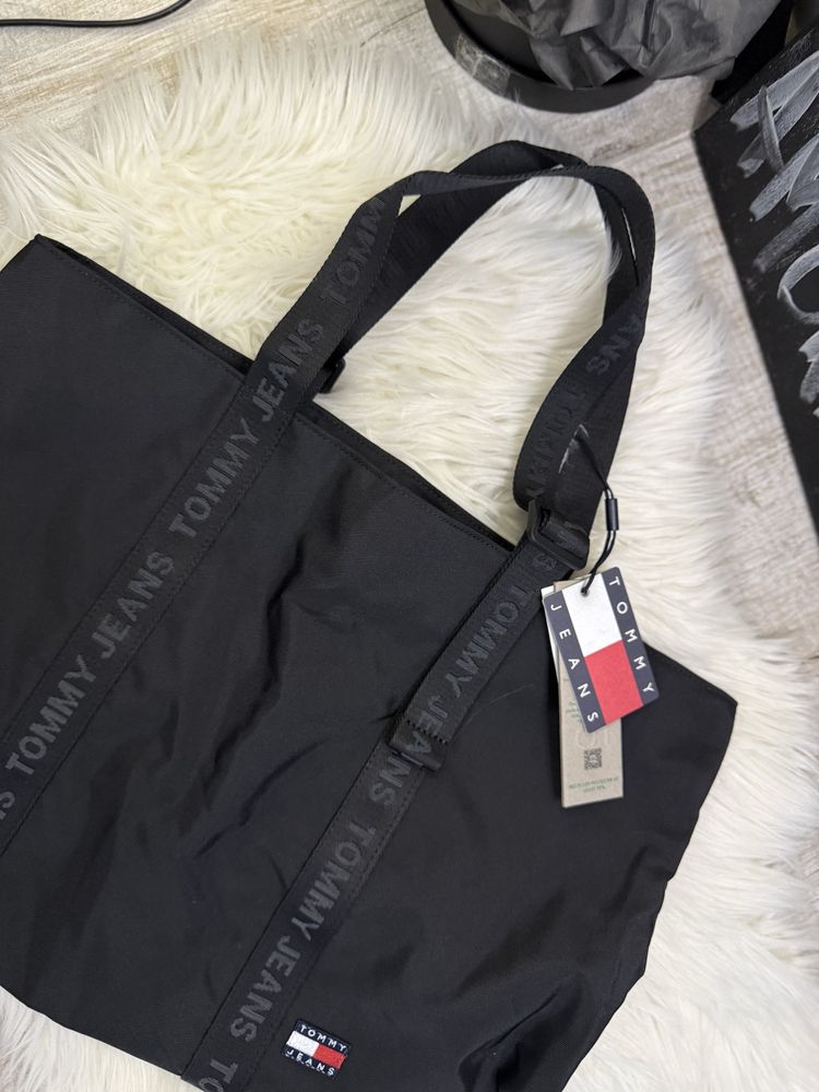 Сумка спортивна-дорожня Tommy Hilfiger