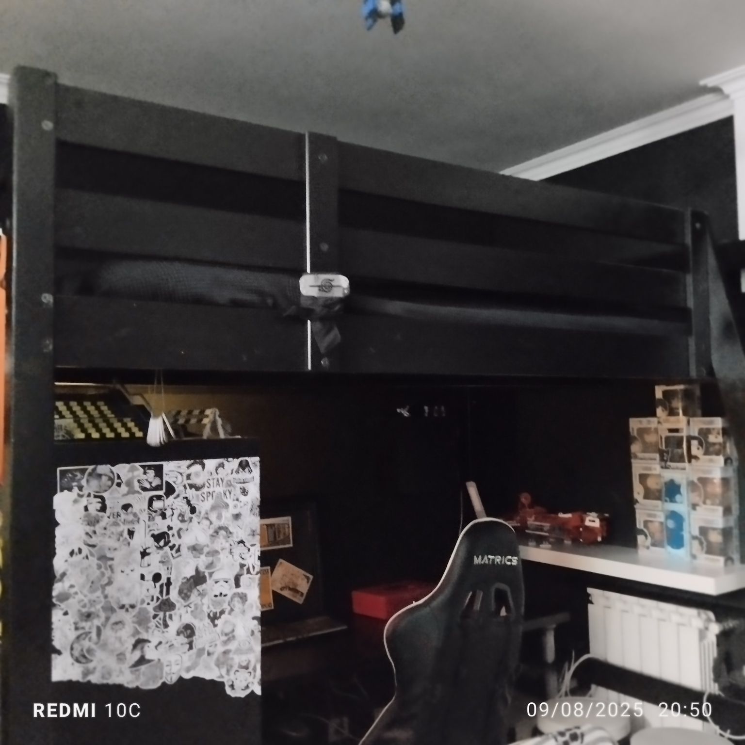 Cama alta mezanino madeira preta com colchão IKEA