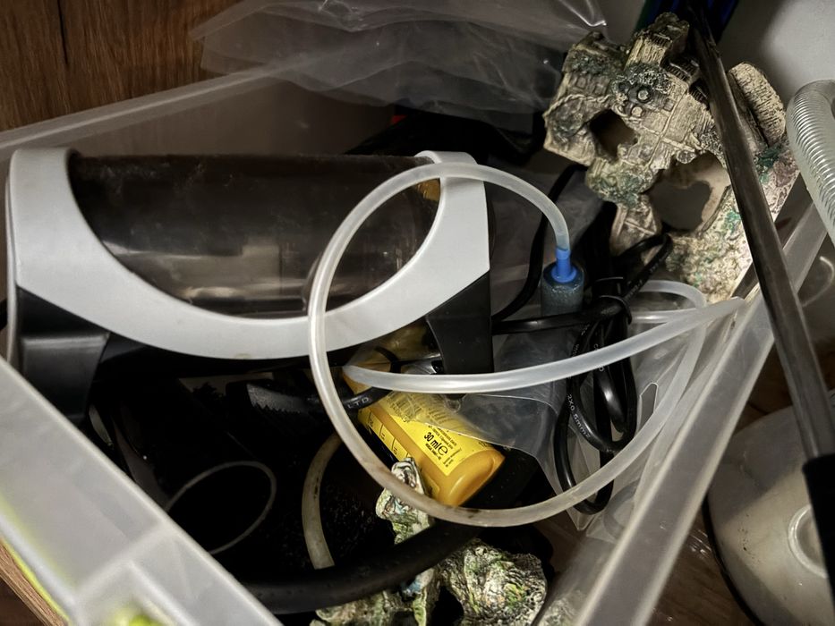 Akwarium molinezje filtr kaskadowy lampa napowietrzenie calosc mnostwo