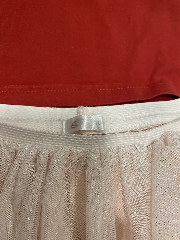 Zestaw bluzka z Hello Kitty i spodniczka tiulowa r.104
