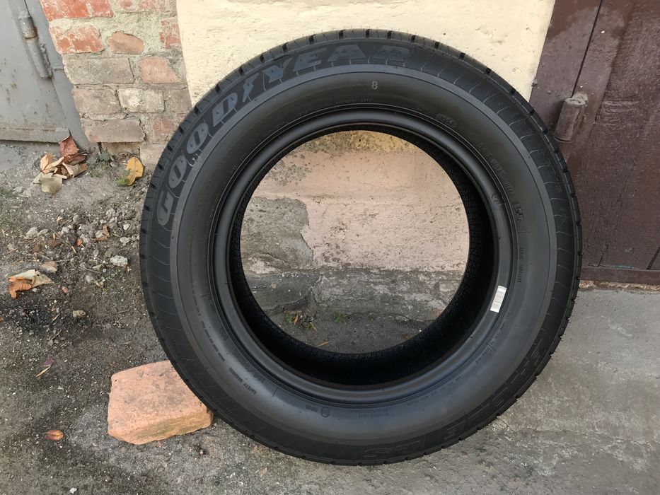 Скат новий 195/65 R15 Goodyear  одна шт