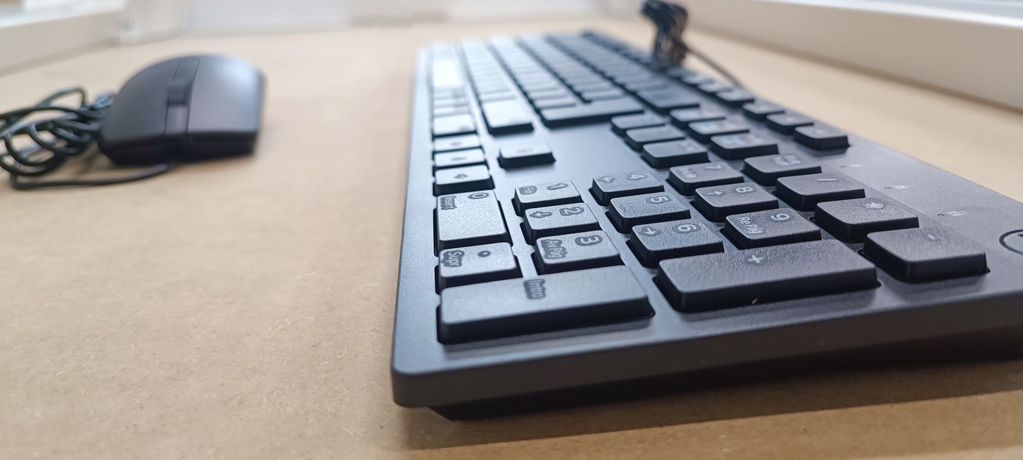 Mini PC Intel Nuc i5 + Teclado e Rato Novos!
