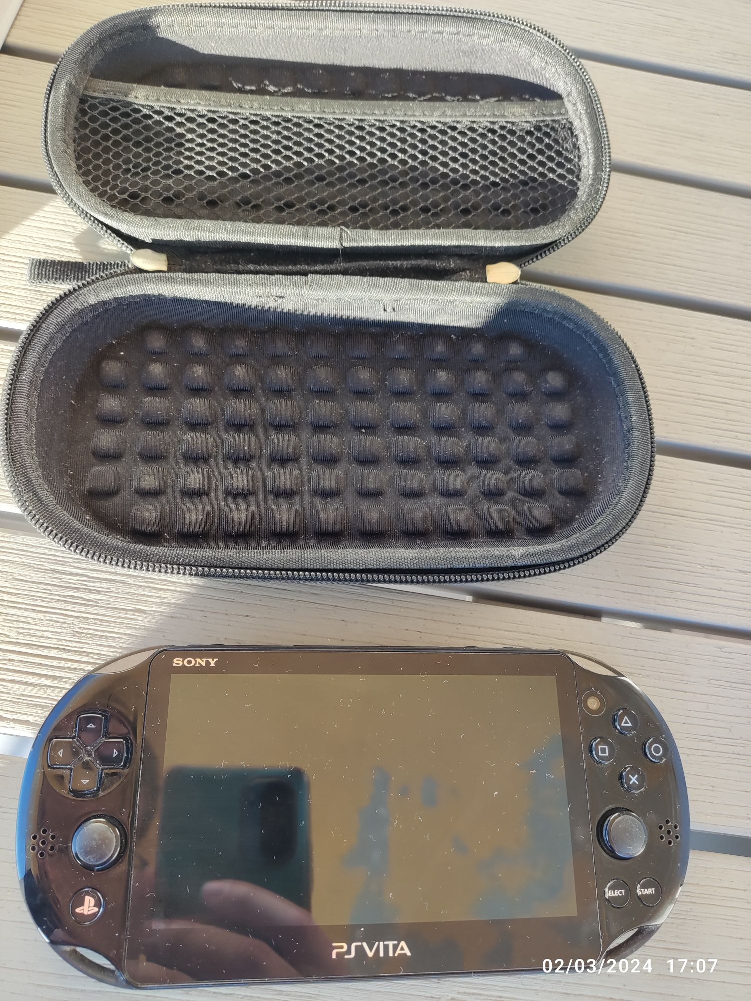 PS Vita Slim + Carregador + Jogo