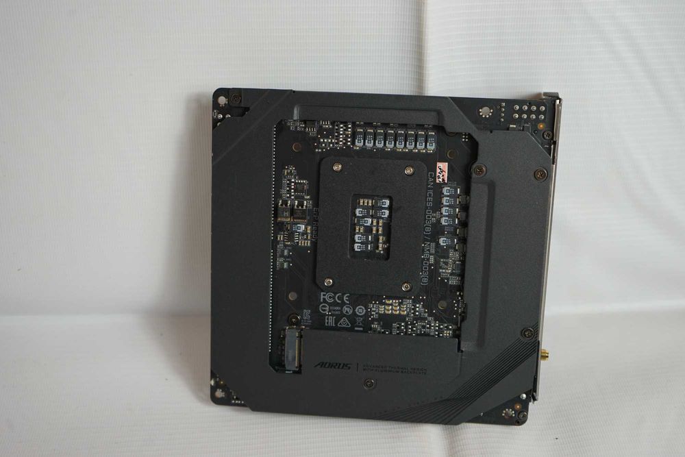 Материнська плата GIGABYTE B760I AORUS PRO DDR4 LGA1700