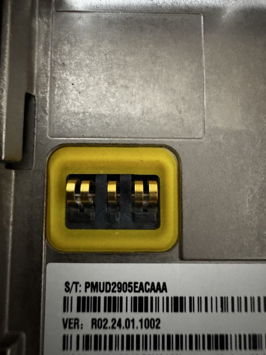 Нова Motorola DP4400e, VHF, AES256 + гарнітура та 2 АКБ, карабін, шнур