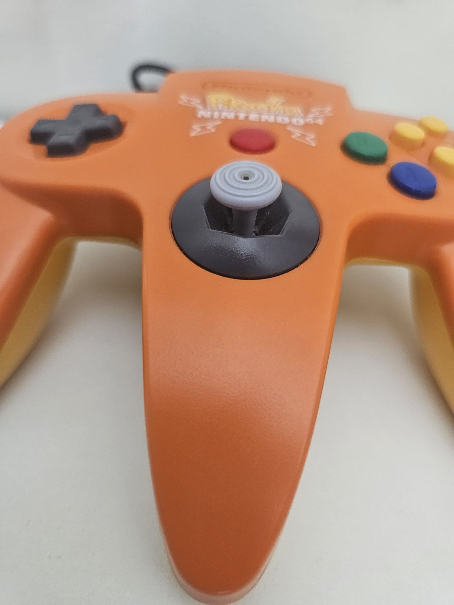 Comando Nintendo 64 Pikachu (edição colecionador)