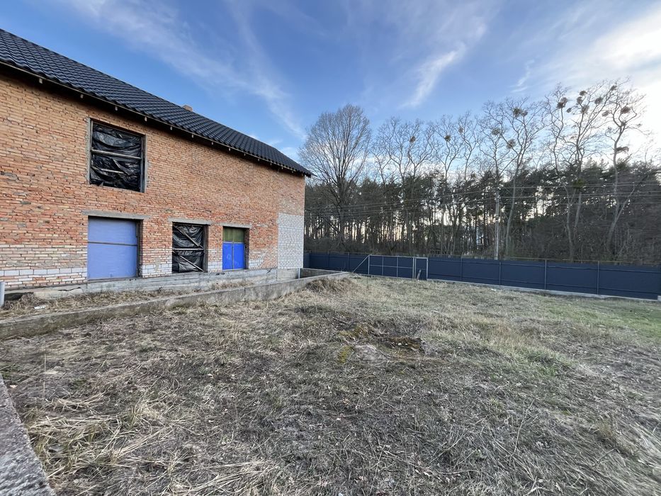 Недобудова в 1000 кв.м на ділянці 40 соток