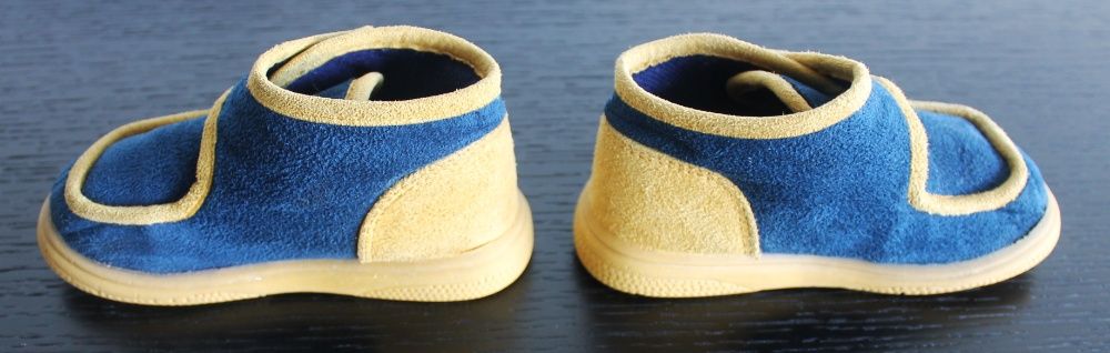 Pantufas / chinelos tipo bota de menino tamanho 24 da Prénatal