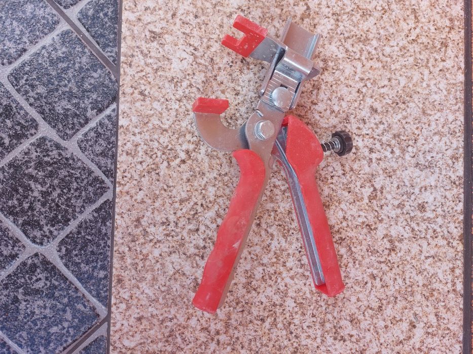 Cunhas e alicate para niveladores