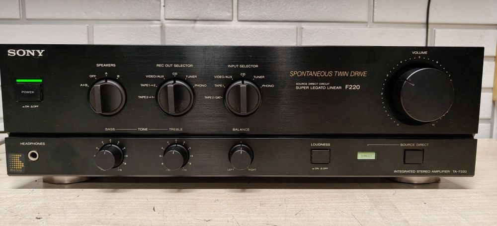 Wzmacniacz SONY TA-F220. Japan . Stereo