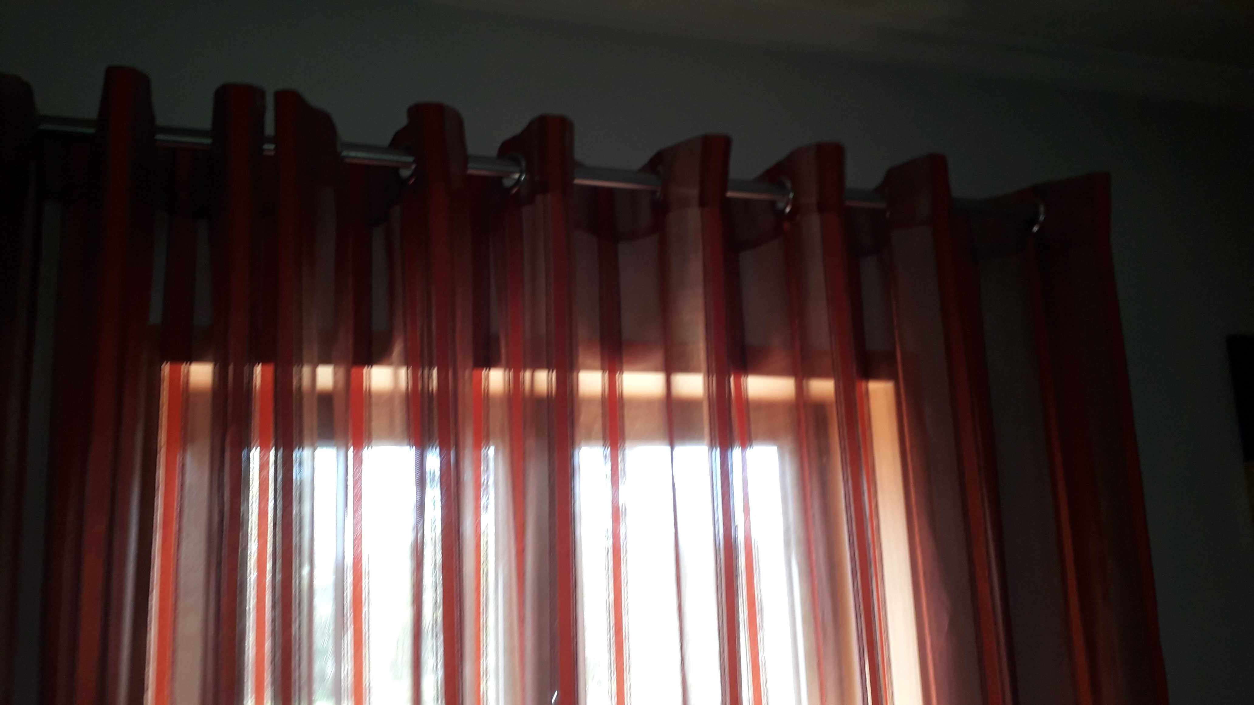 Cortinados em organza com varoes inox