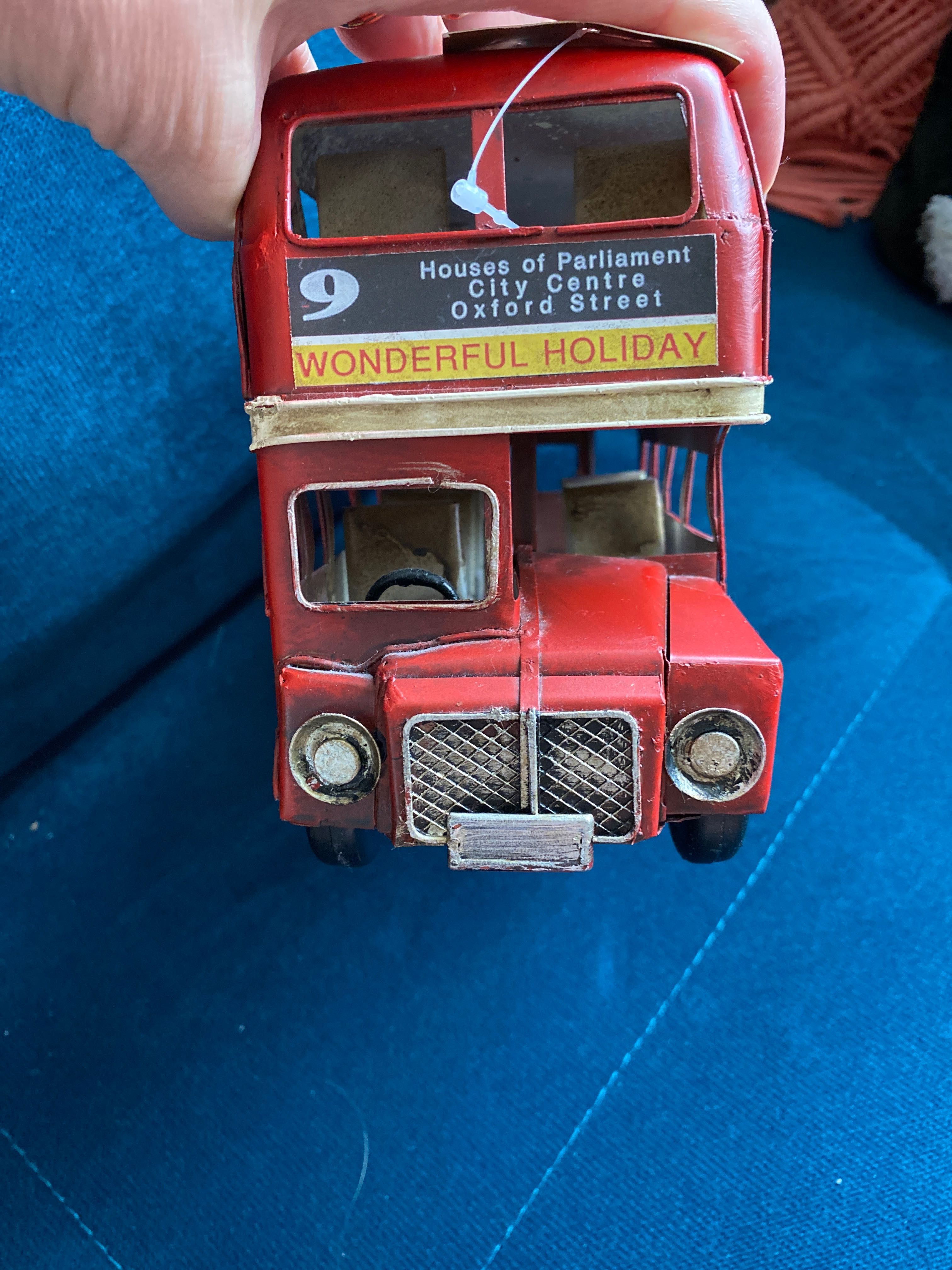 Autobus metalowy 28 cm.