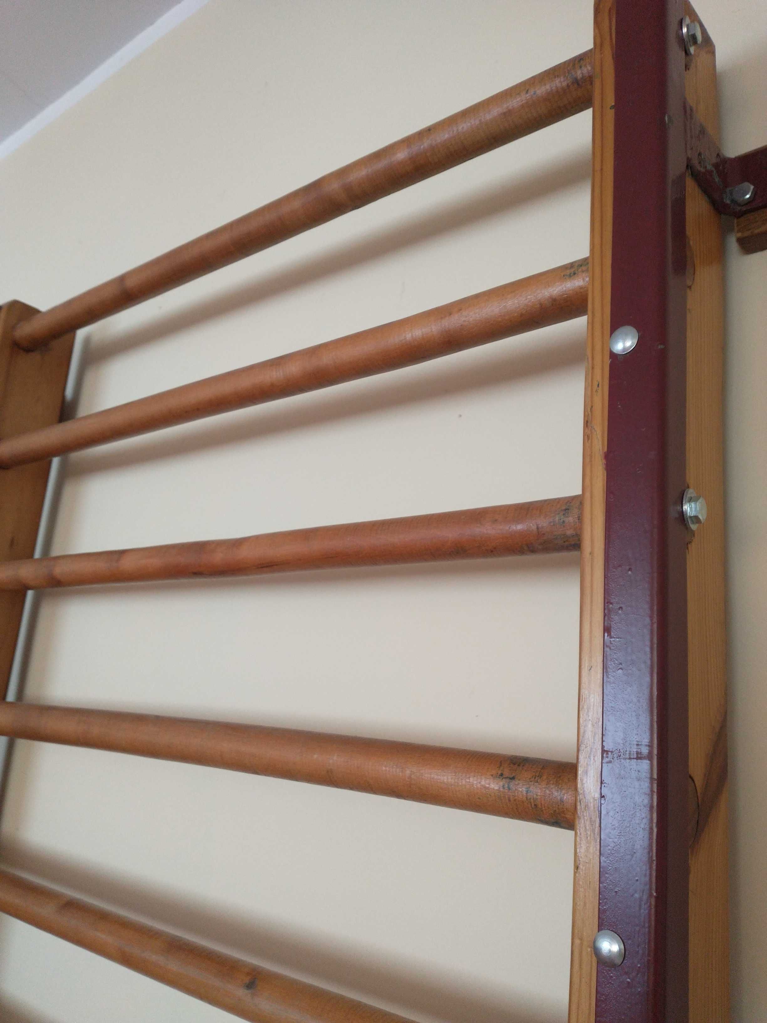 Drabinka gimnastyczna z solidnymi drążkami