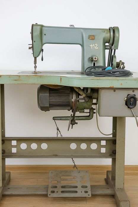 Промислова швейна машинка модель 412