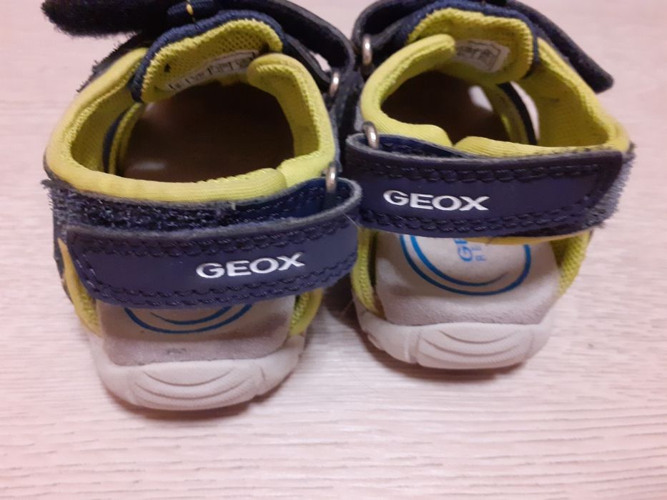 Шкіряні босоніжки Geox  21 розмір