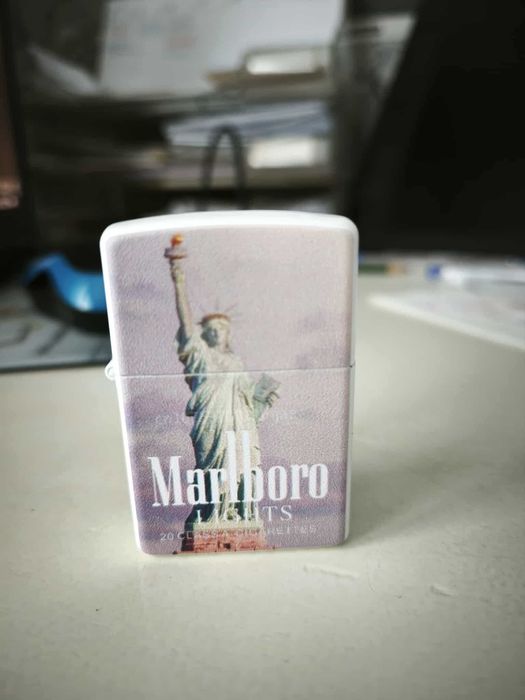 Metalowe zapalniczki MARLBORO na naftę (komplet)