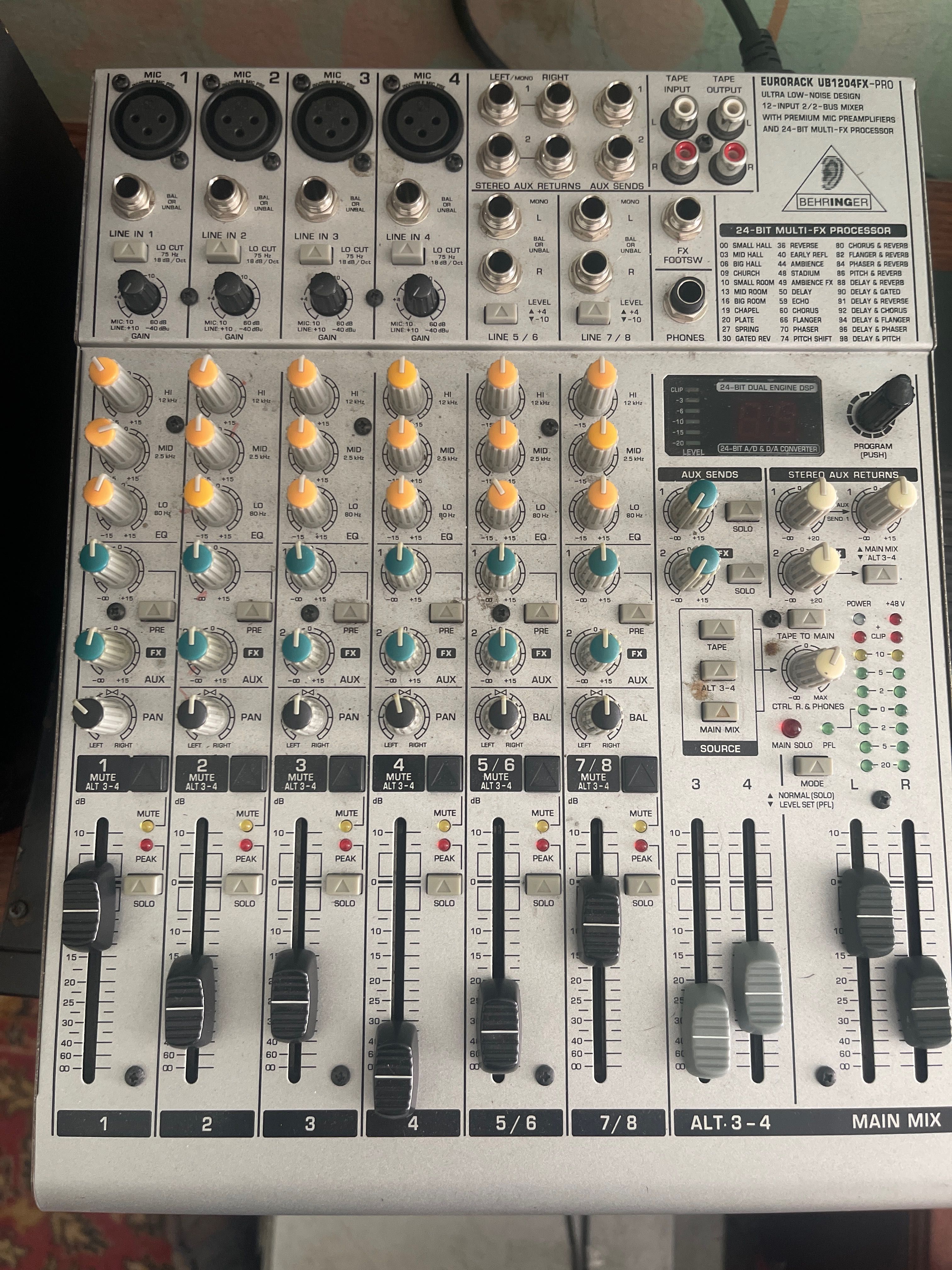 Мікшерний пульт BEHRINGER EURORACK UB1204FX-PRO (Behringer