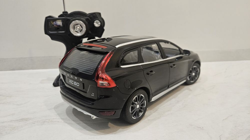 Kolekcjonerski model Volvo XC60 R/C zdalnie sterowane, skala 1:14