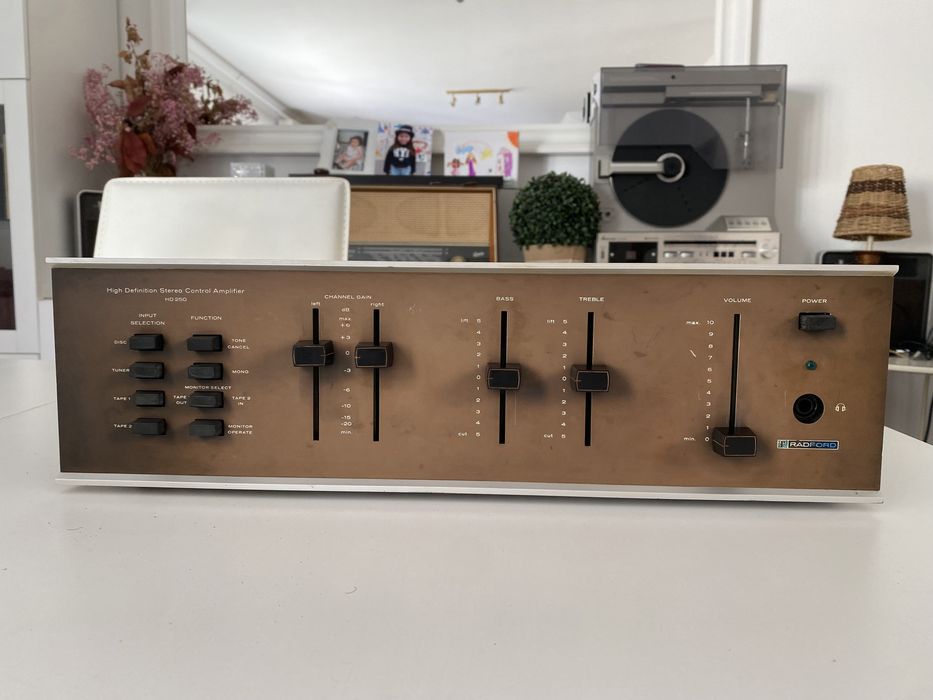 Amplificador  Radford HD-250