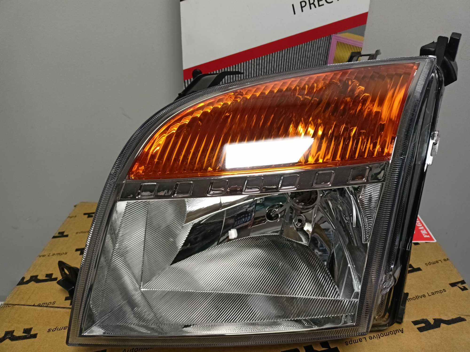 Ford Fusion 05-12 Lampa/Reflektor LEWY H4