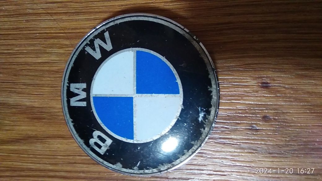 Заглушки на диски BMW.