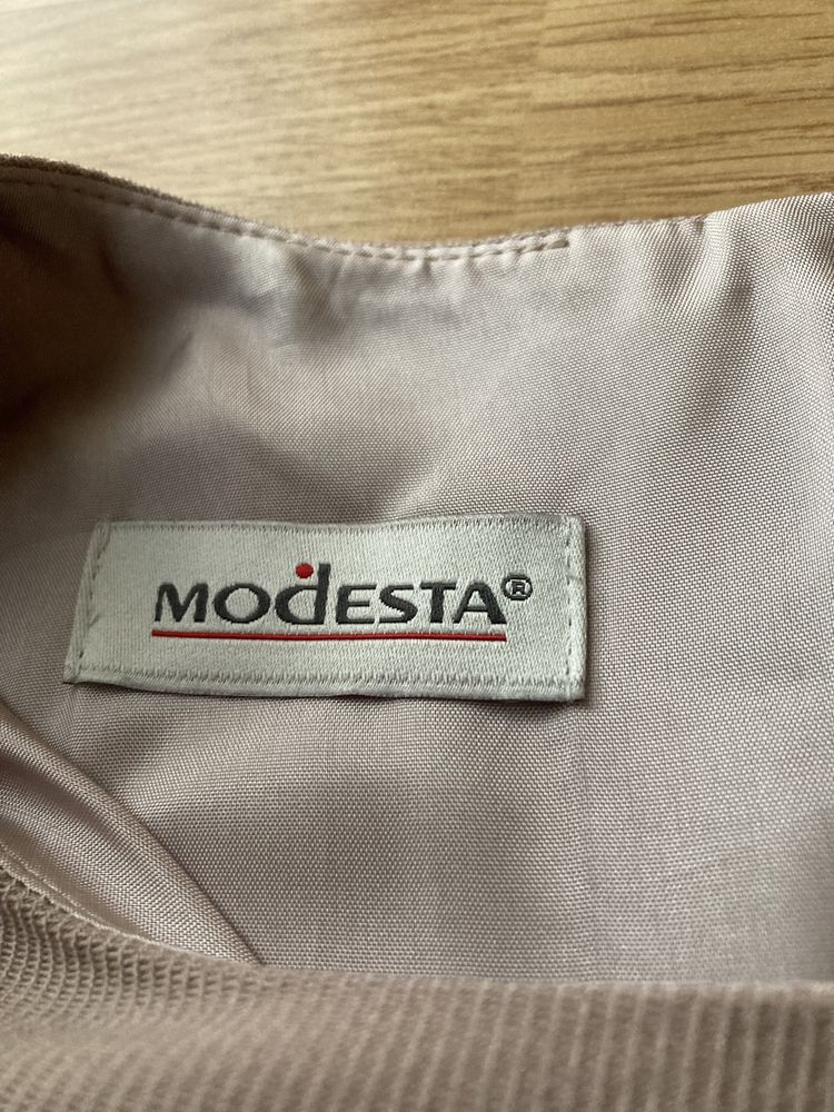 Elegancka sukienka Modesta
