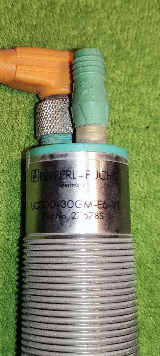 Analogowy czujnik ultradźwiękowy Pepperl-Fuchs UC300-30GM-E6-V1
