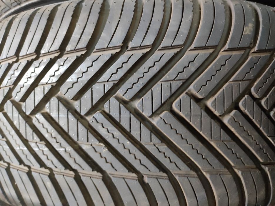 225.45.17 komplet Hankook Kinergy 4S Bieżnik 100%