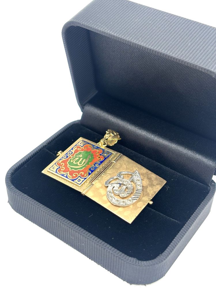 Złota 18 karatowa zawieszka z brylantami Koran
