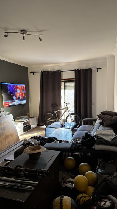 Apartamento T2, em fase final de remodelação