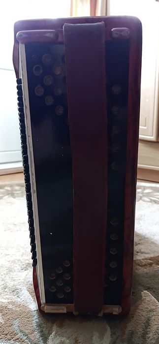 Продам акордеон HOHNER VERDI 3