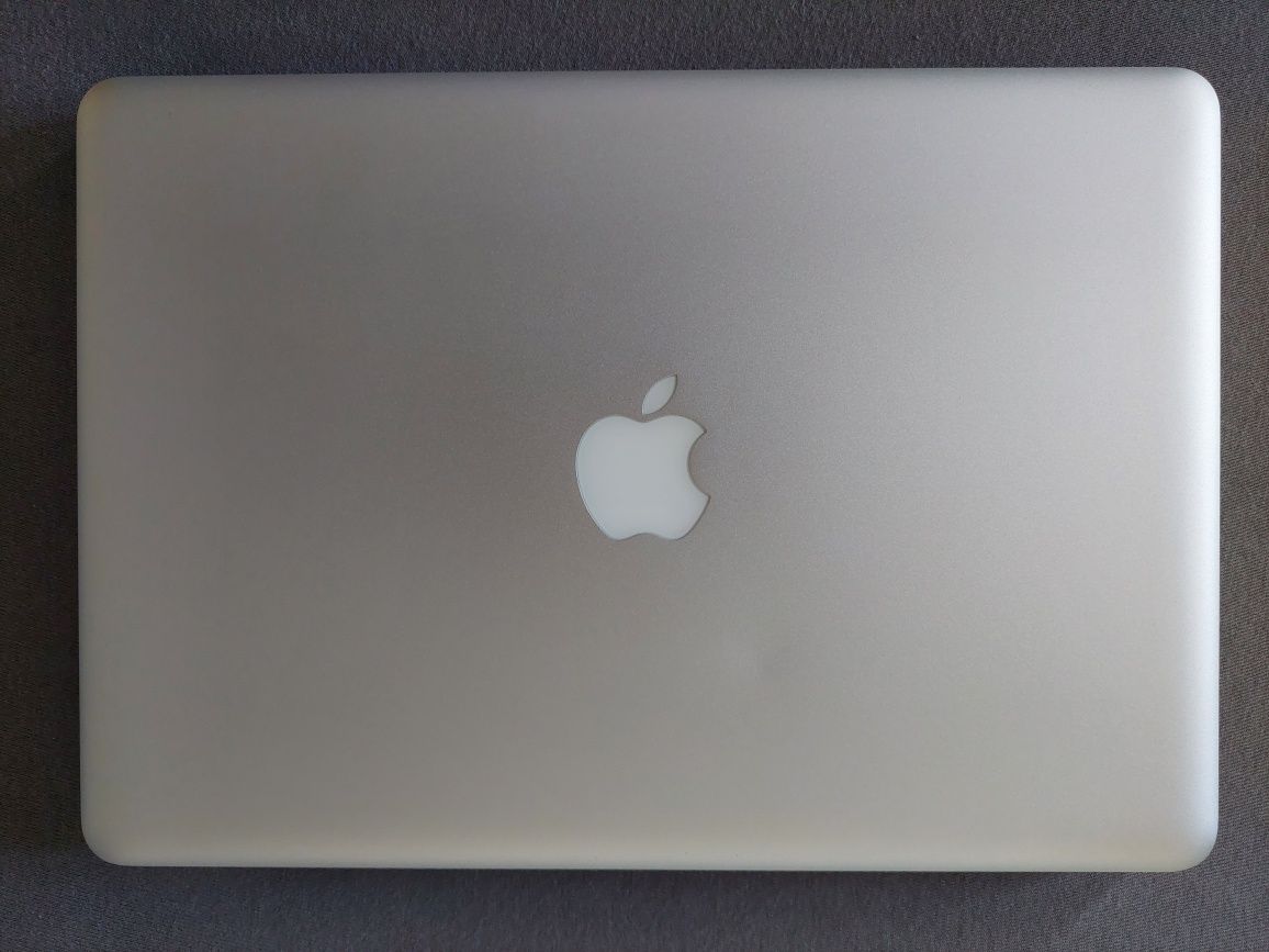 Mac Book Pro 13" - SSD 250 GB - DDR 10 GB - 2.4 Ghz - 2010 rok