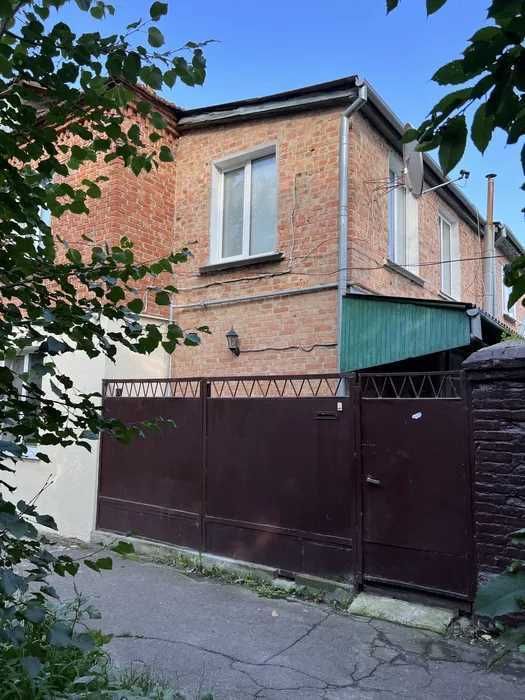 Продам частину будинку в центрі міста на вулиці Леваневського