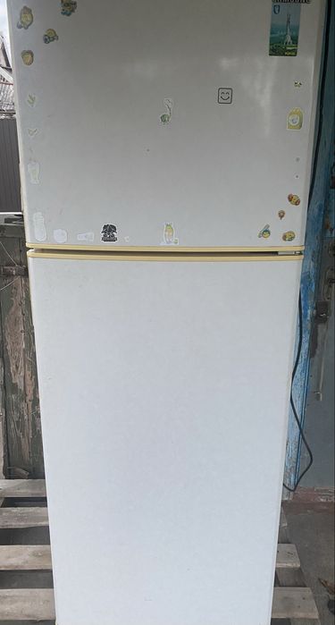 Холодильник Samsunq..