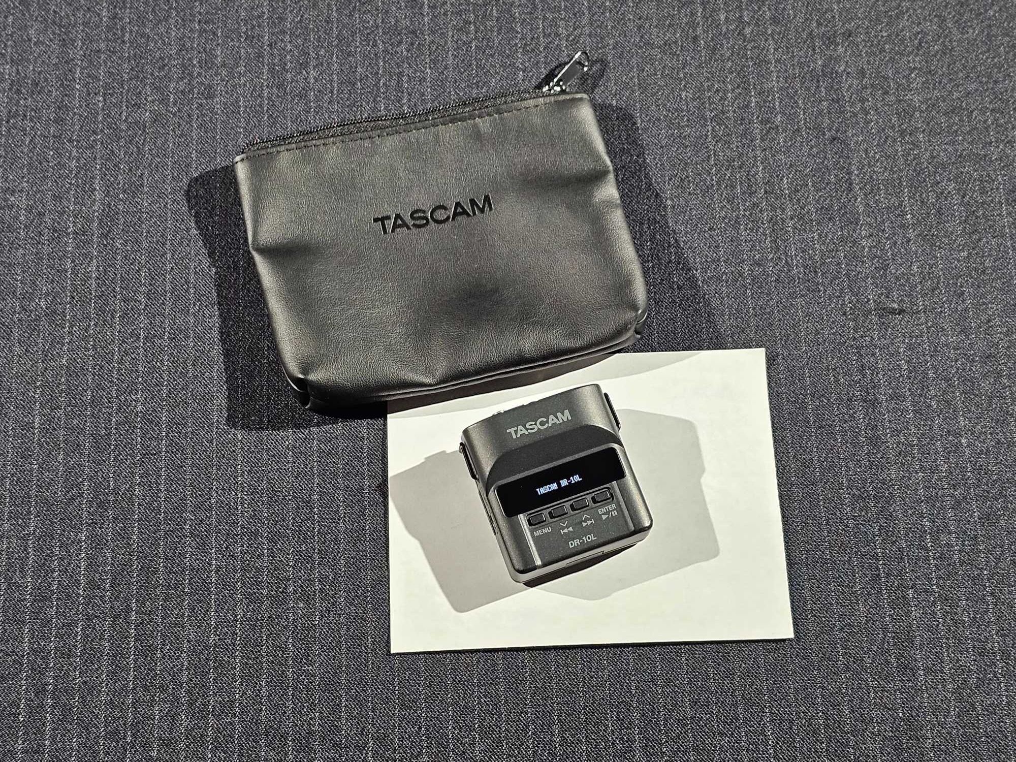 Диктофон, аудіо-рекордер петличний Tascam DR-10L