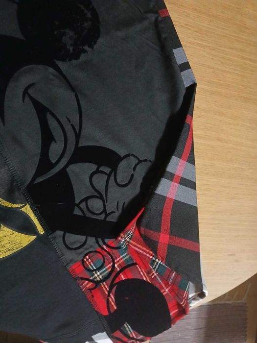 T shirt Disney da Minnie com fundo preto e costas xadrez
