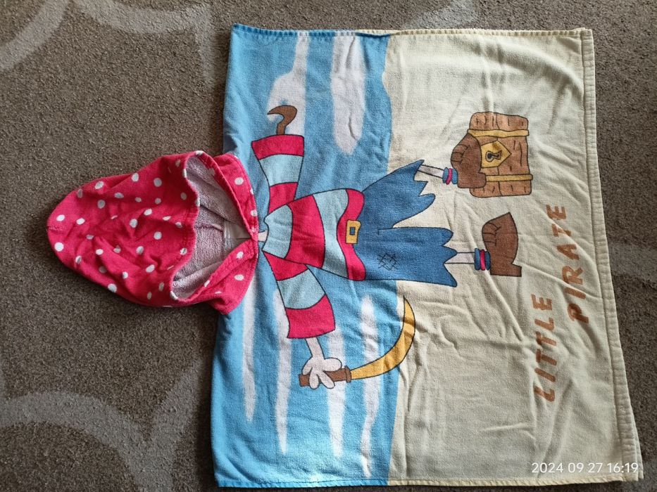 Ręcznik ponczo na plażę basen pirat z kapturem