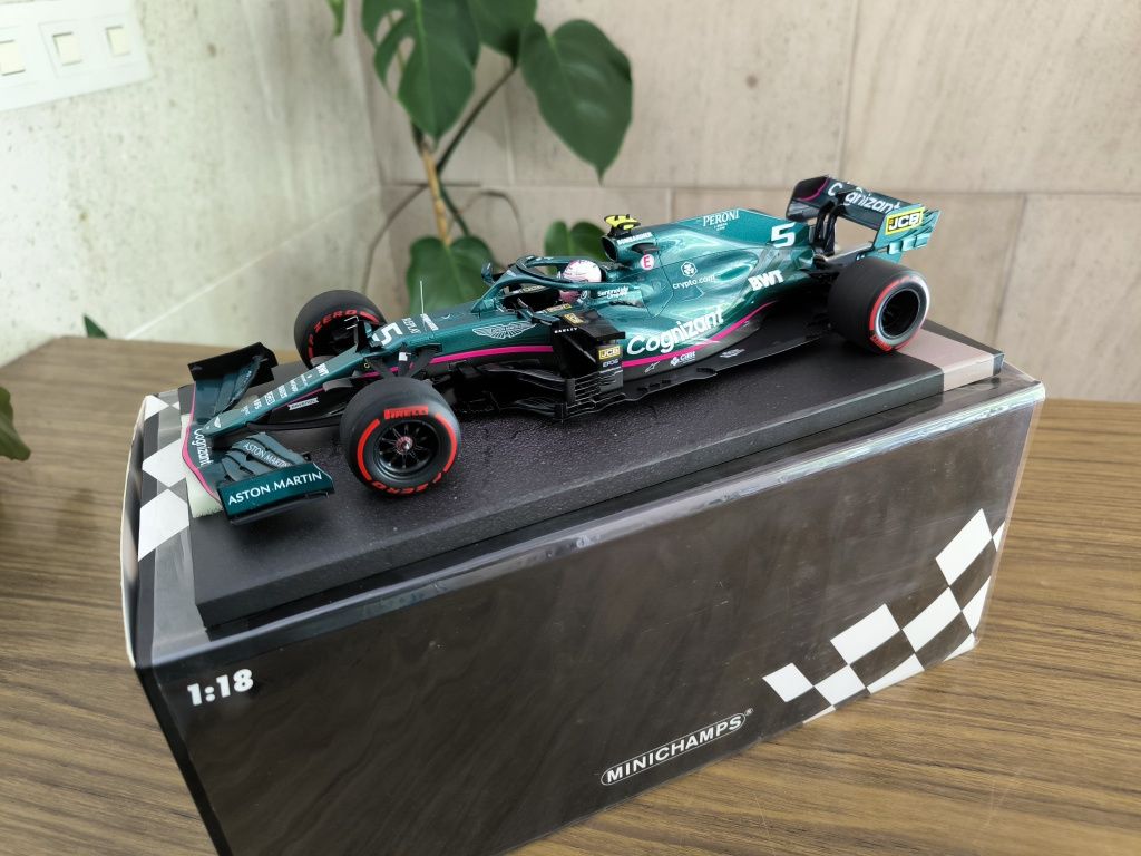Aston Martin AMR21 F1 Vetell 2021 Minichamps 1/18