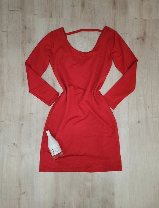 Nowa czerwona sukienka