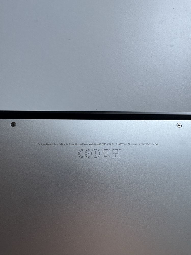 MacBook Air 13” (2017) | i5 1,8 GHz | 8 GB RAM | 128 GB SSD | A1466