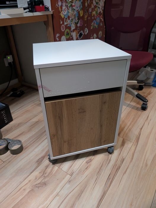 Kontenerek pod biurko na kółkach