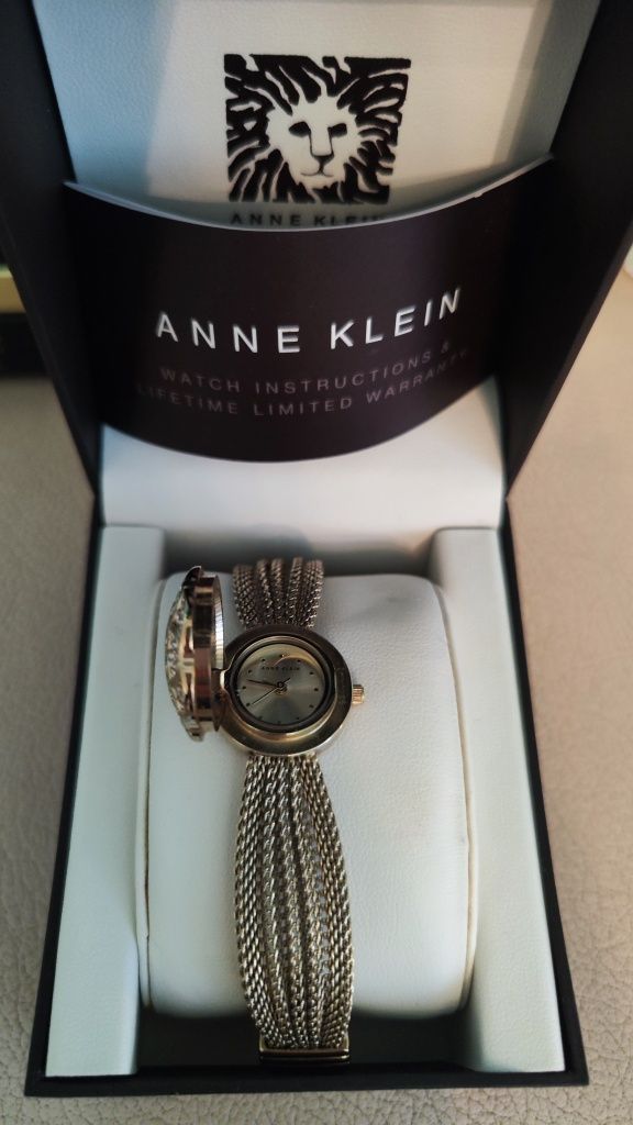 Годинник жіночій Anne Klein.