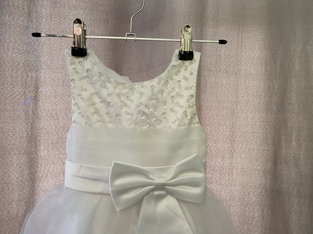 Нова біла сукня на дівчинку 2-3 роки